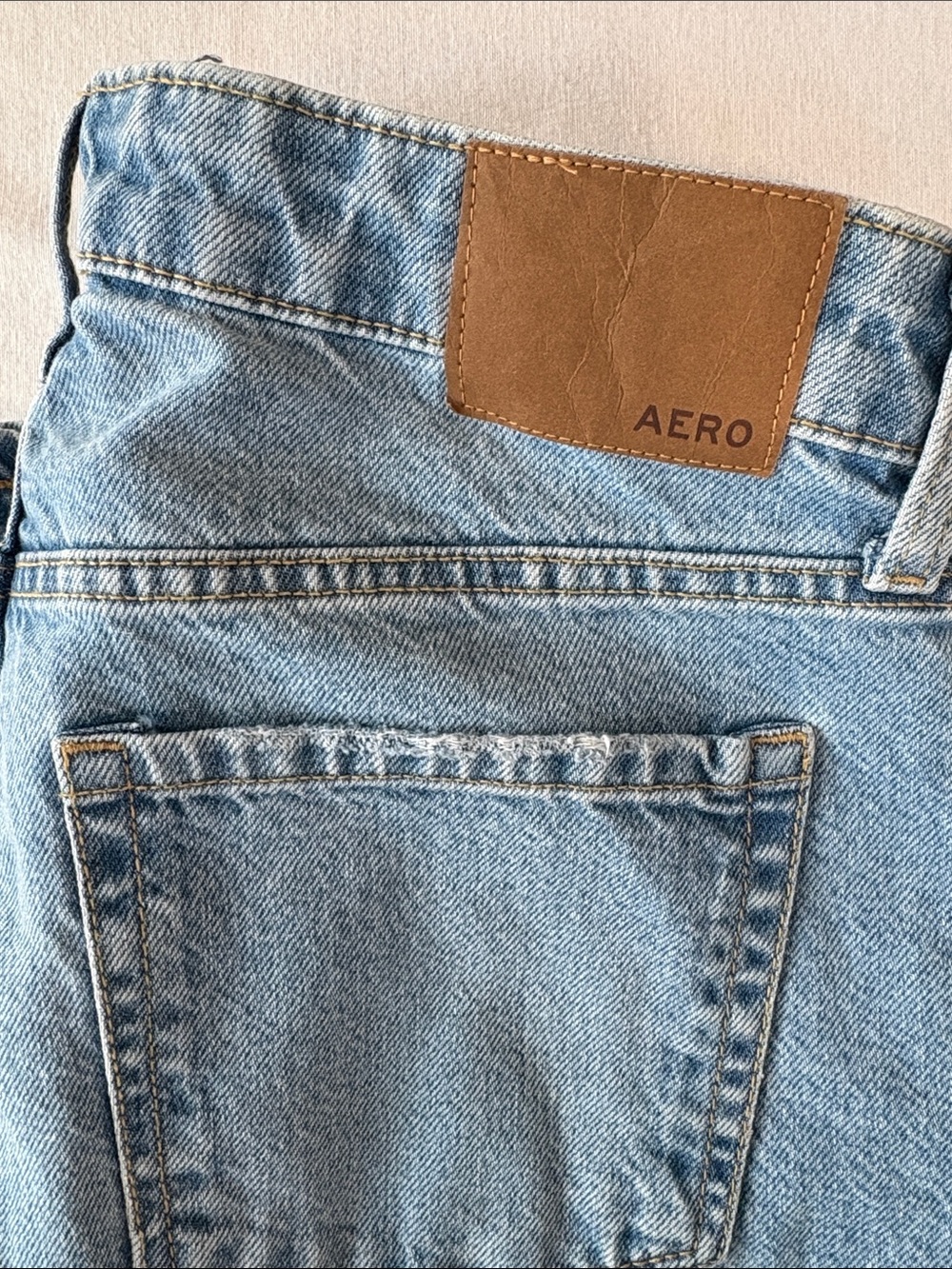 Aeropostale Women's Straight Leg Light Wash Jeans - Picture 4 of 4